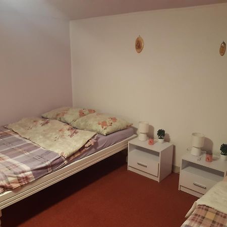 Studio Apartman Small Lili Popovaca Bagian luar foto