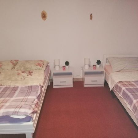 Studio Apartman Small Lili Popovaca Bagian luar foto