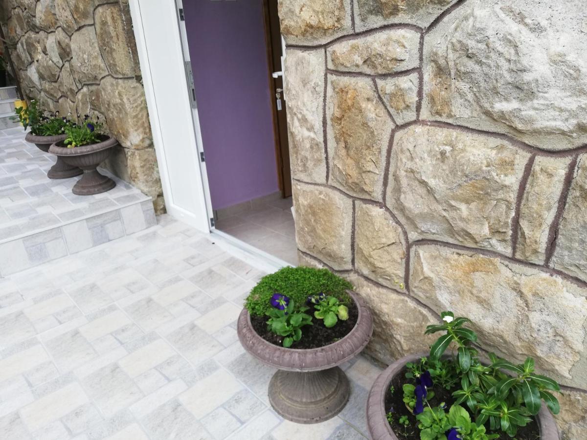Studio Apartman Small Lili Popovaca Bagian luar foto